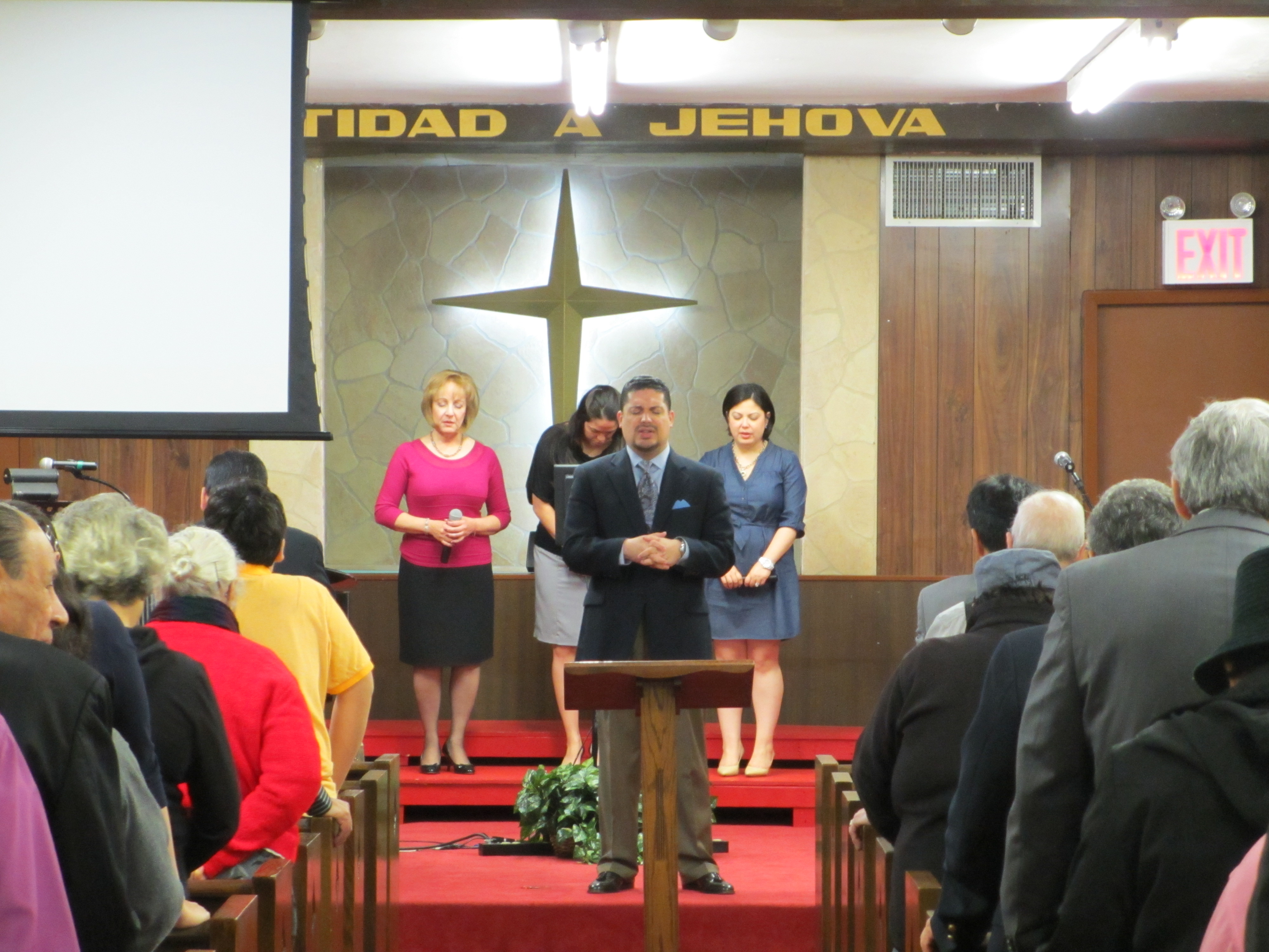 pastor-michael-rivera-praying-over-spanish-evangelical-church-3