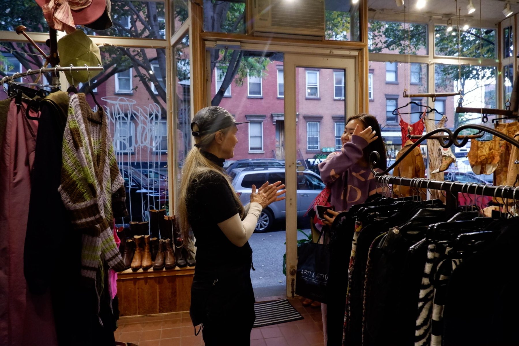 Lanaeus offers a safespace for everyone who steps into her store: "I'm a Reiki master, so that's part of what I'm trying to create her. It's like a place for women. To be deeply connected. Selling clothes is just sort of the surface."