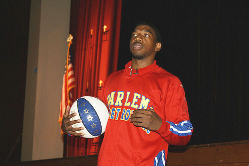 Former Harlem Globetrotter brings 'Stand Tall Against Bullying